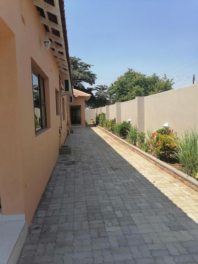 848 Guest House Victoria Falls Extérieur photo