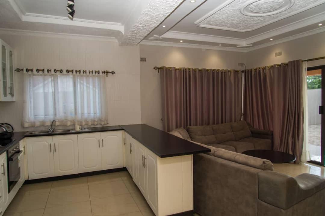 848 Guest House Victoria Falls Extérieur photo