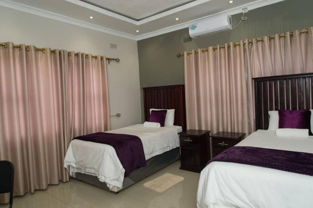 848 Guest House Victoria Falls Extérieur photo