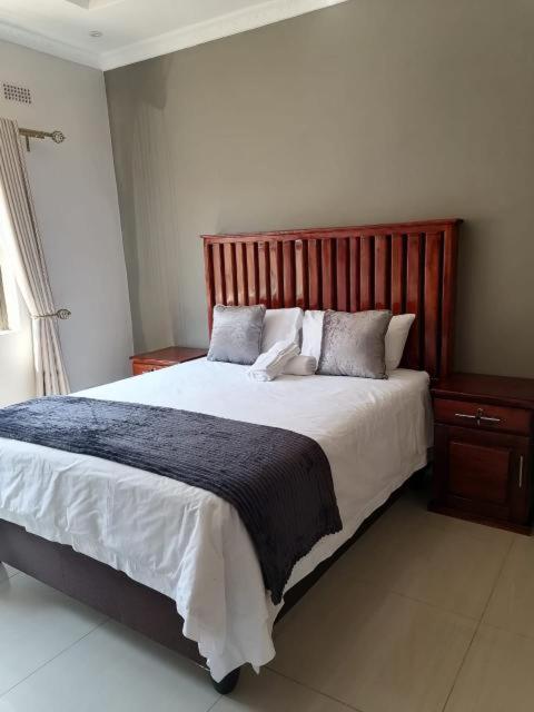 848 Guest House Victoria Falls Extérieur photo